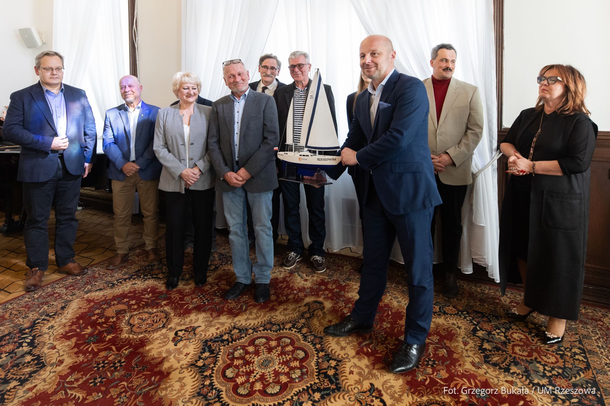 zdjęcie ze spotkania przedstawicieli Rzeszowskiego Podkarpackiego Związku Żeglarskiego z Prezydentem Miasta Rzeszowa, fot. Grzegorz Bukała, Urząd Miasta Rzeszowa